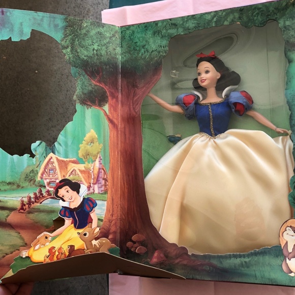 Snow white Barbie - Picture 3 of 5